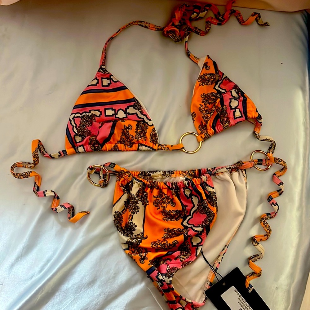 Pretty Little Thing bikini